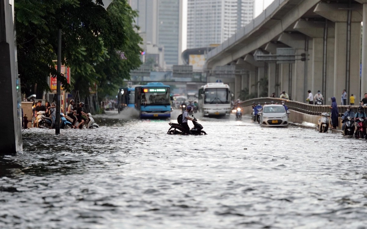 Hà Nội tiếp tục đón mưa dông, có nơi mưa to