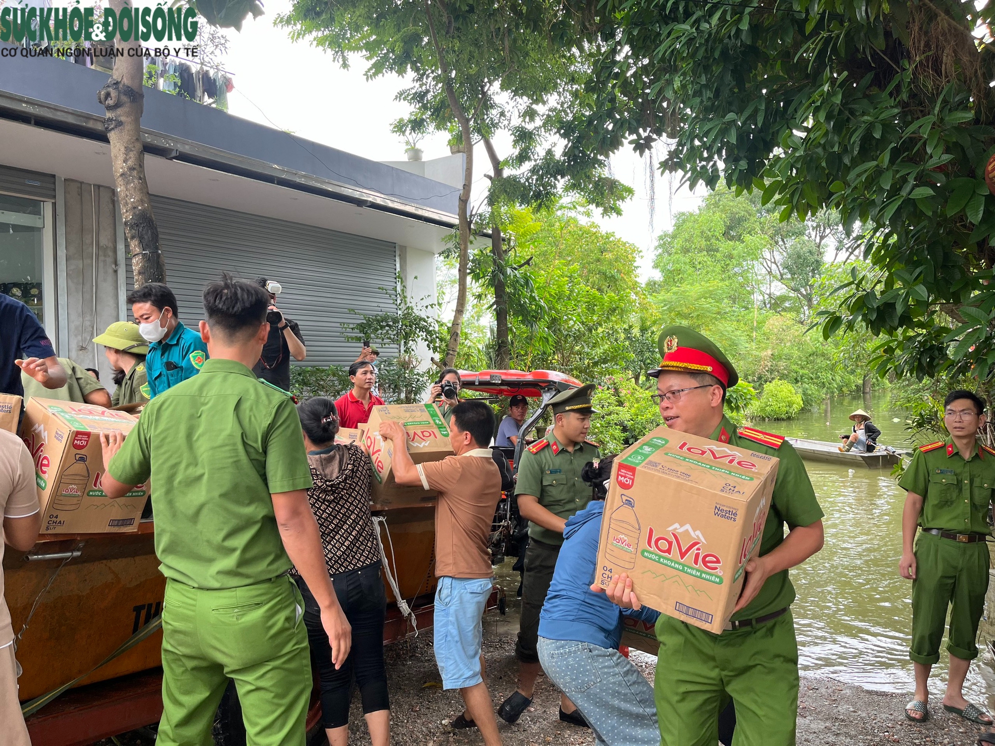 Vùng 'rốn lũ' huyện Chương Mỹ, Hà Nội cô lập trong biển nước- Ảnh 12.