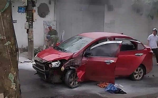 Đã bắt được người đốt 2 xe ô tô và cổng chùa trong đêm- Ảnh 4. Đã bắt được người đốt 2 xe ô tô và cổng chùa trong đêm- Ảnh 4.