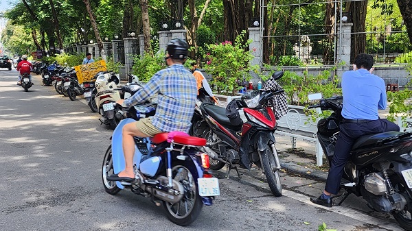 ‘Cuộc chiến’ giành vỉa hè chưa có hồi kết- Ảnh 6.