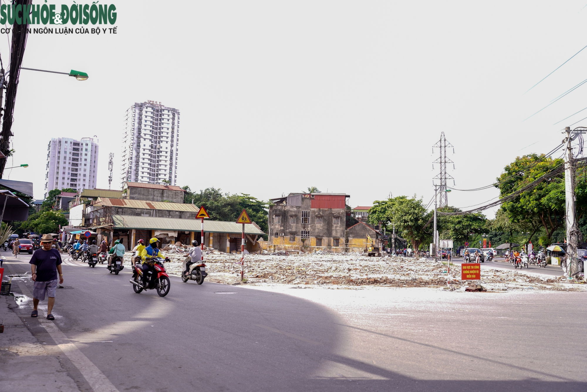 Sau giải tỏa, chợ Mai Động biến thành nơi tập kết phế thải, ngổn ngang gạch đá- Ảnh 2.