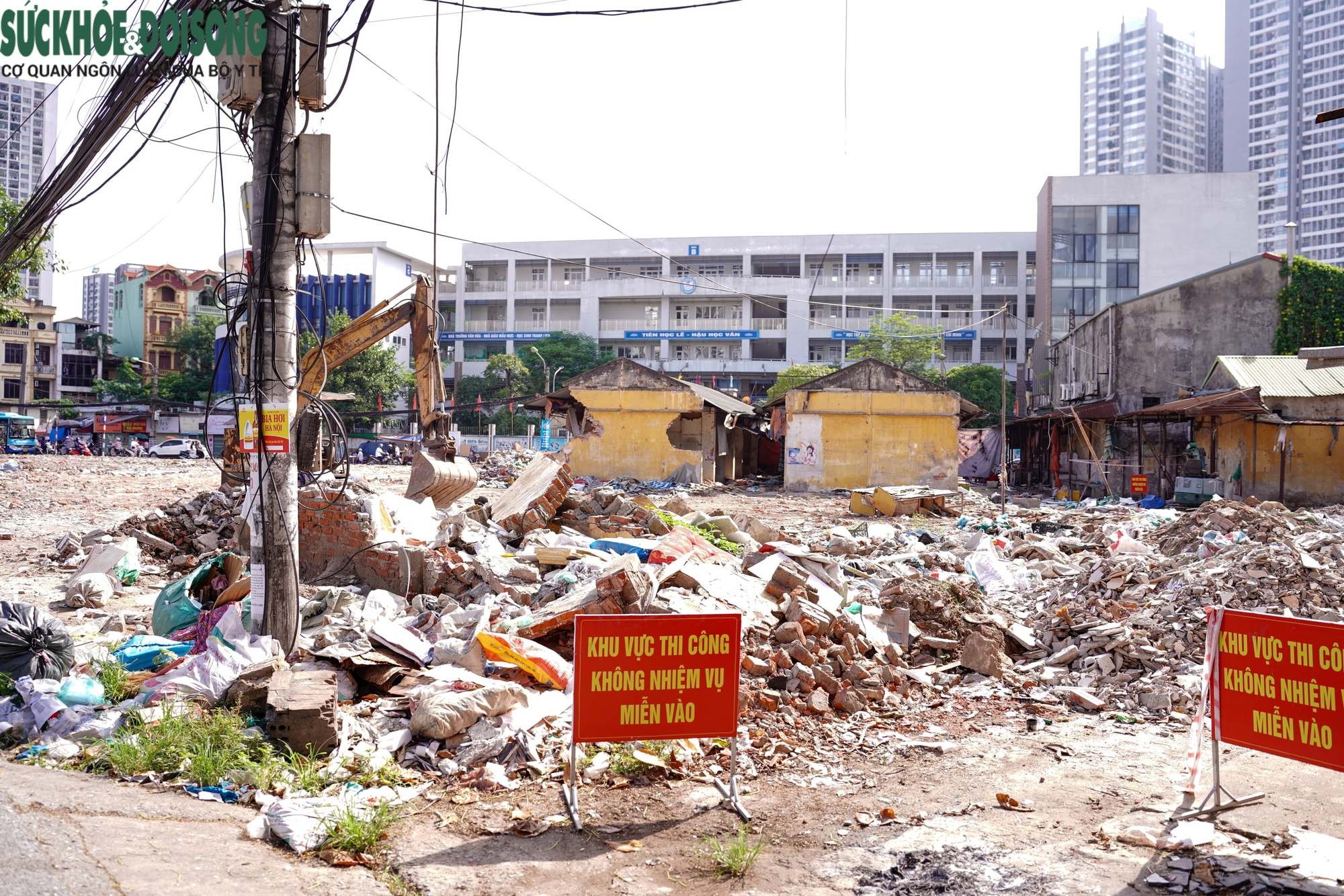 Sau giải tỏa, chợ Mai Động biến thành nơi tập kết phế thải, ngổn ngang gạch đá- Ảnh 3.