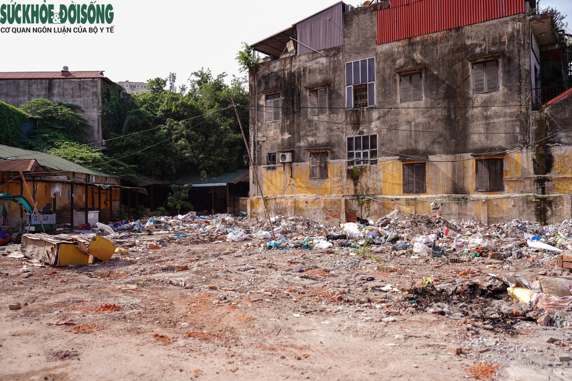 Sau giải tỏa, chợ Mai Động biến thành nơi tập kết phế thải, ngổn ngang gạch đá- Ảnh 22.