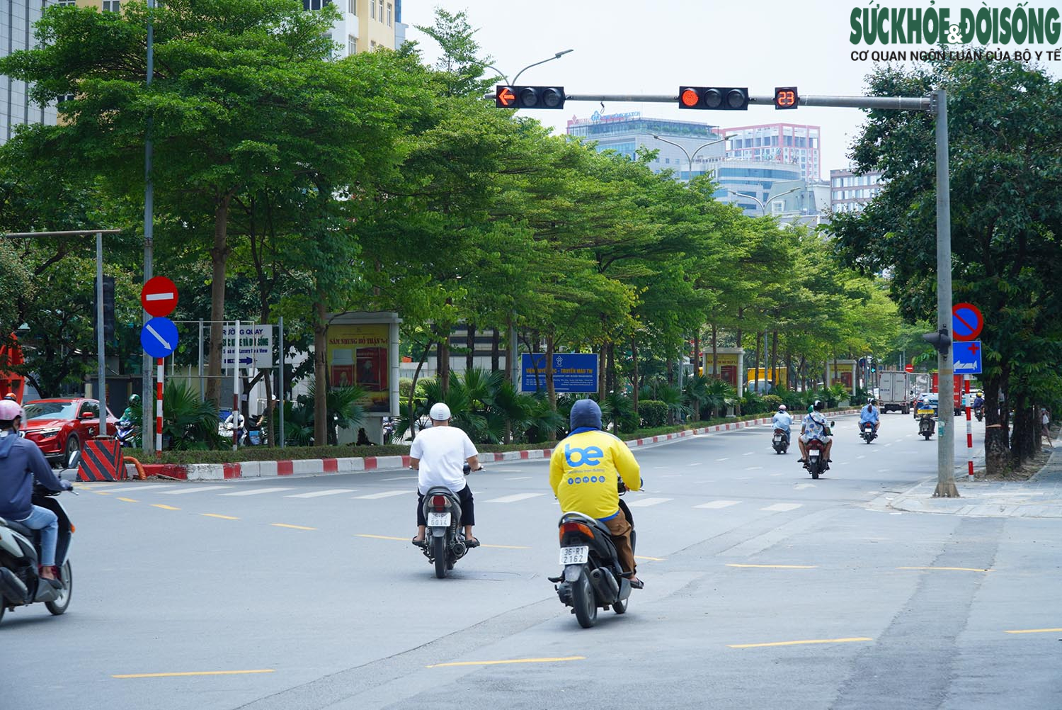 Người dân thi nhau vượt đèn đỏ tại ngã tư thí điểm hệ thống giao thông thông minh- Ảnh 1.