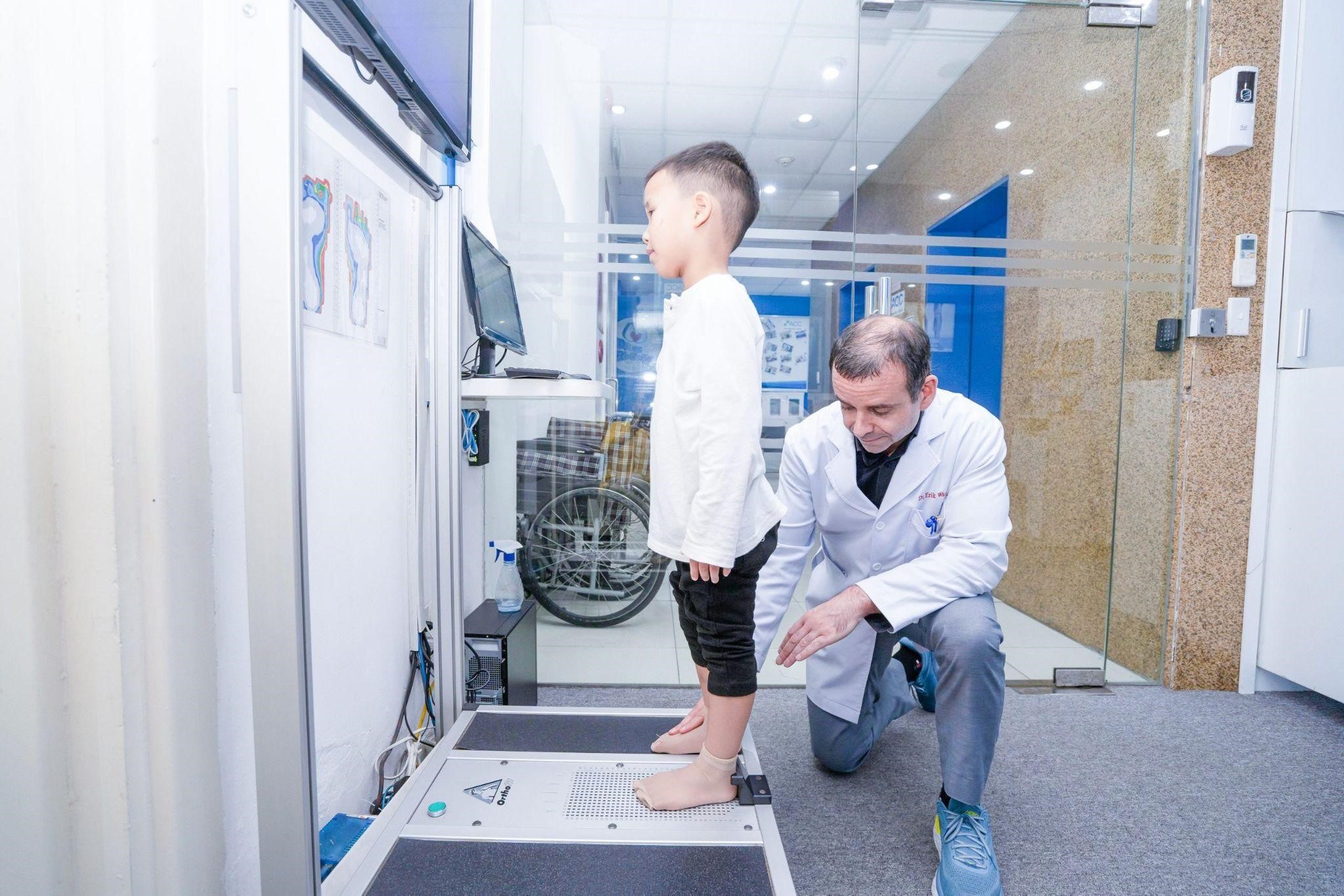 KHÁM BÀN CHÂN BẸT Ở BỆNH VIỆN VIỆT ĐỨC VỚI KỸ THUẬT TIÊN TIẾN HIỆN ĐẠI