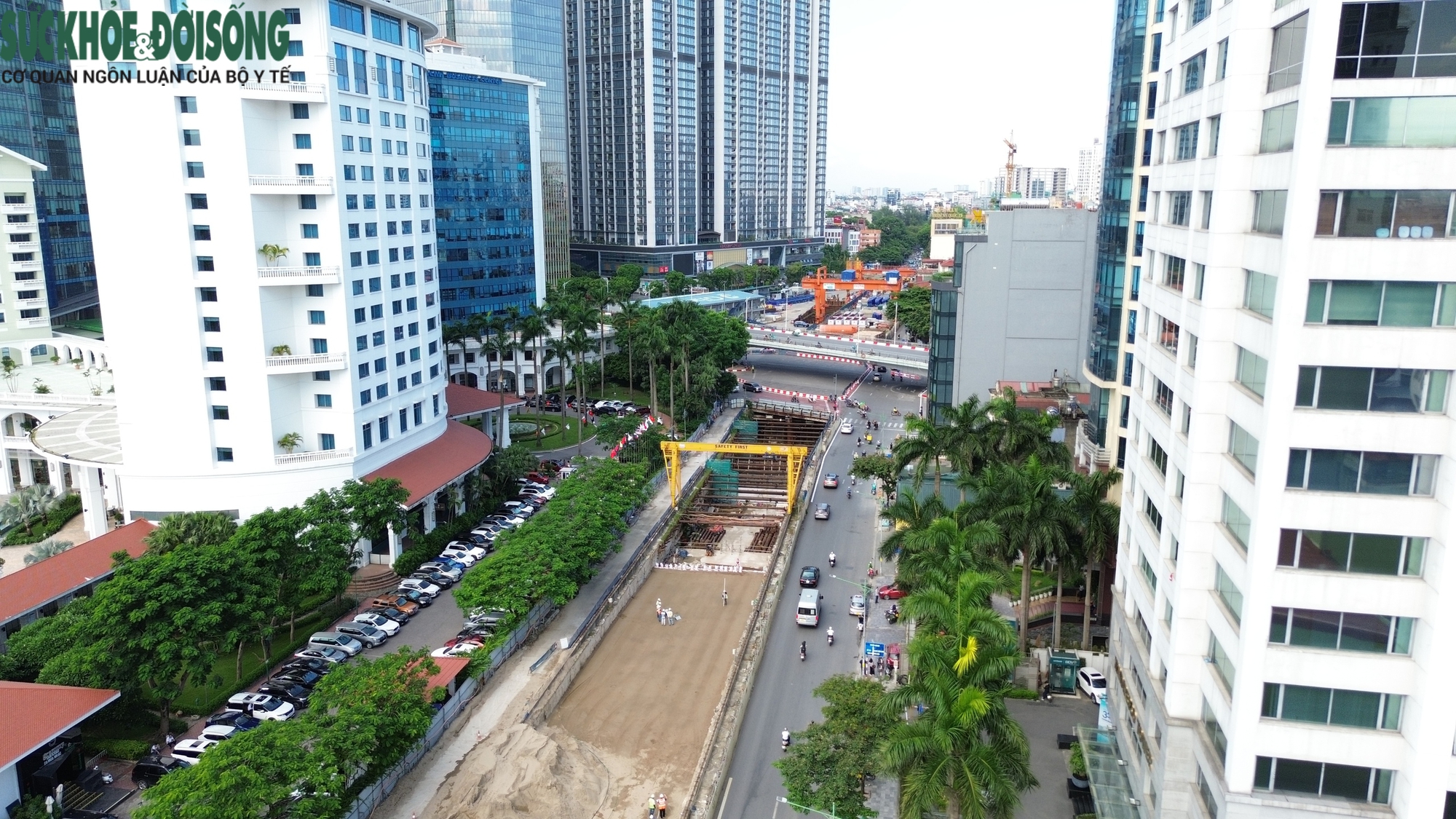 Toàn cảnh khu vực rào chắn ngay trên đoạn ga ngầm tuyến Nhổn - ga Hà Nội- Ảnh 4.