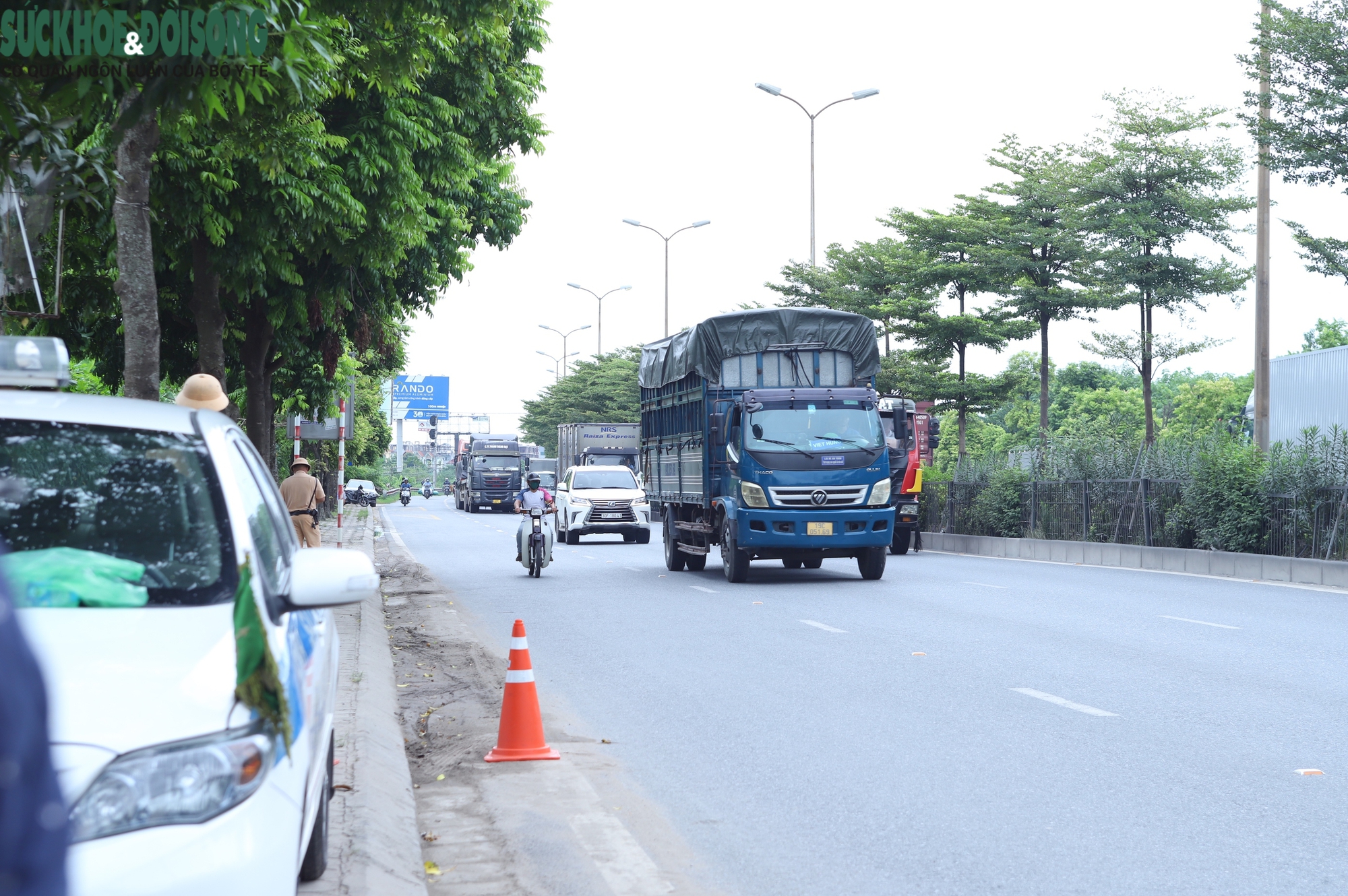 CSGT ra quân xử lý xe quá tải tại ngoại thành Hà Nội- Ảnh 3.