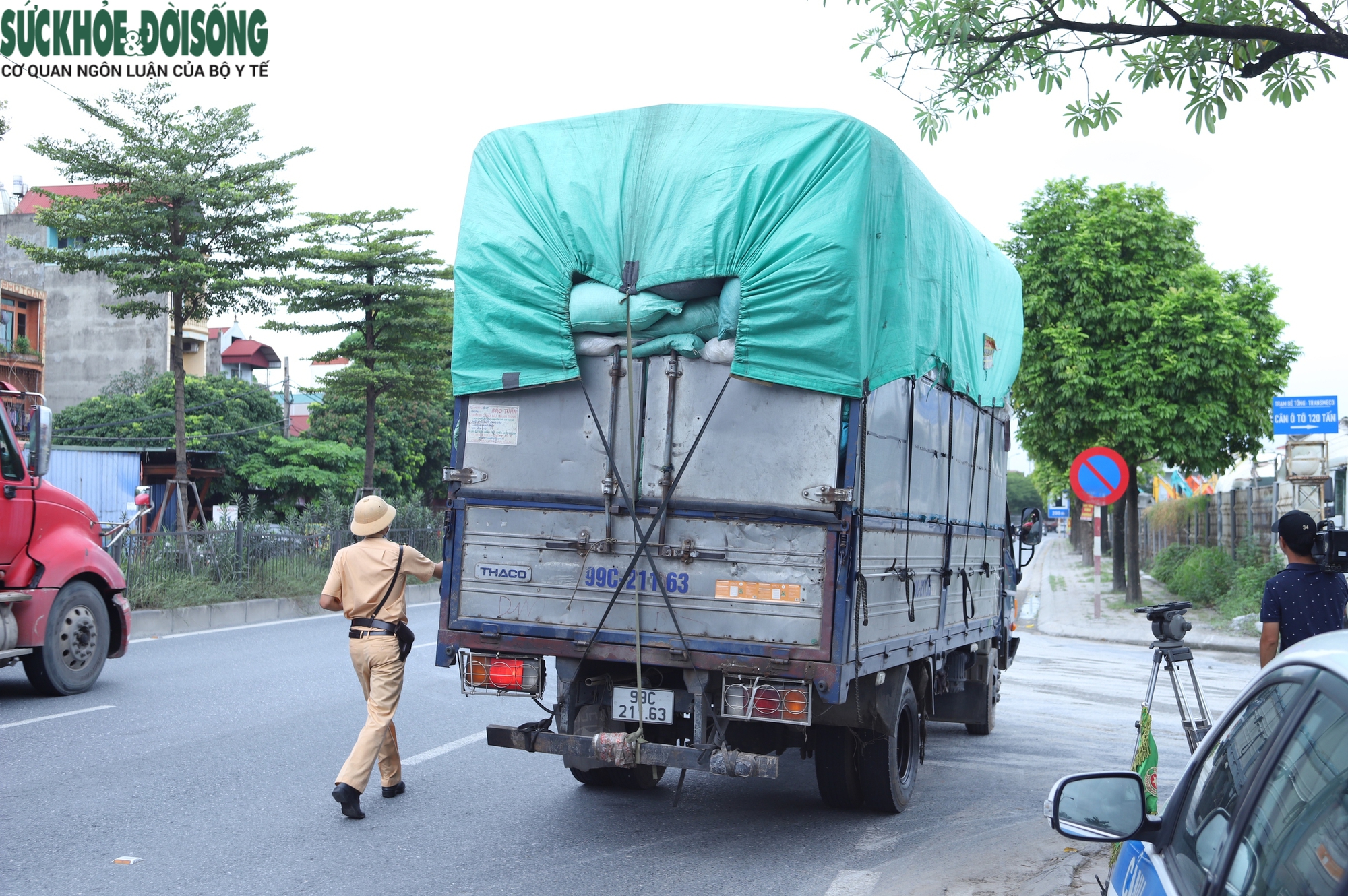 CSGT ra quân xử lý xe quá tải tại ngoại thành Hà Nội- Ảnh 9.