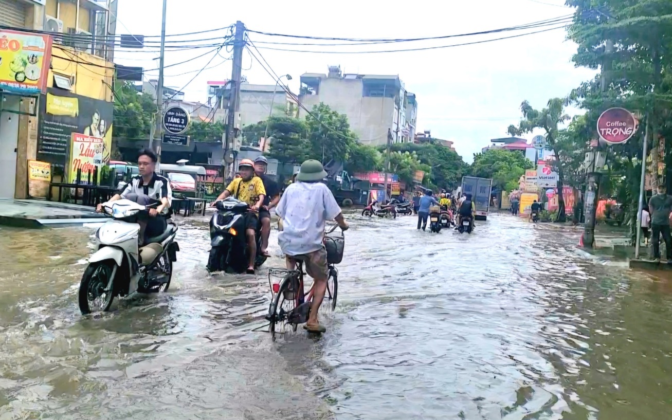 Nguyên nhân nào khiến Hà Nội cứ mưa lớn là ngập?