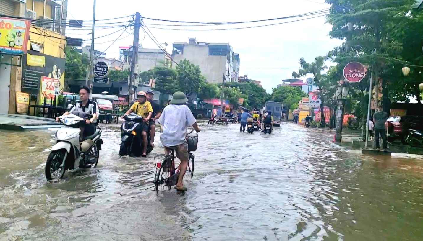 Nguyên nhân nào khiến Hà Nội cứ mưa lớn là ngập?- Ảnh 1.