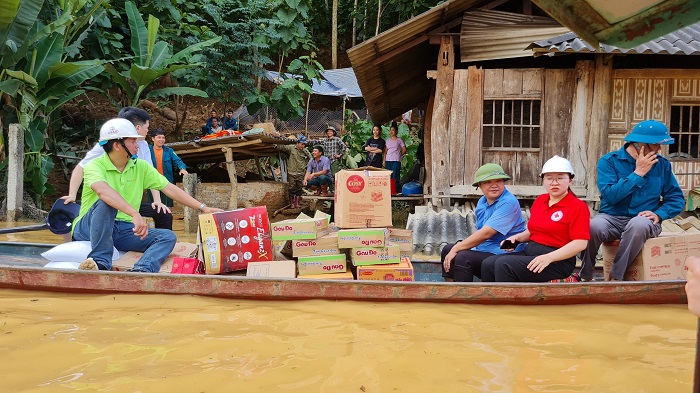 Cứu trợ khẩn cấp gia đình bị thiệt hại do mưa lũ tại Sơn La và Điện Biên- Ảnh 3.