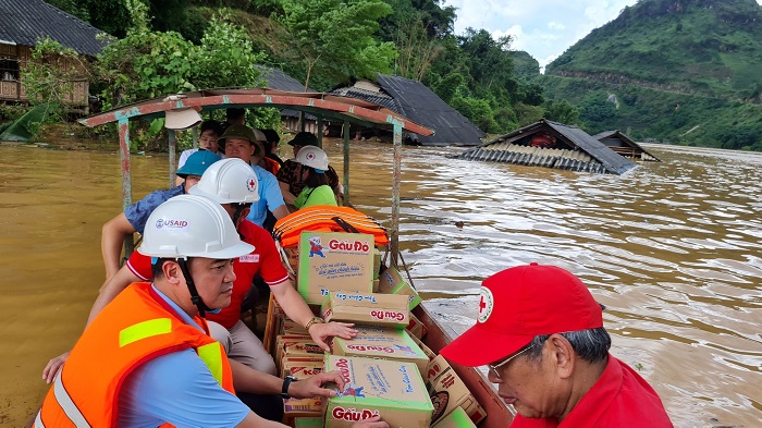 Cứu trợ khẩn cấp gia đình bị thiệt hại do mưa lũ tại Sơn La và Điện Biên- Ảnh 1.