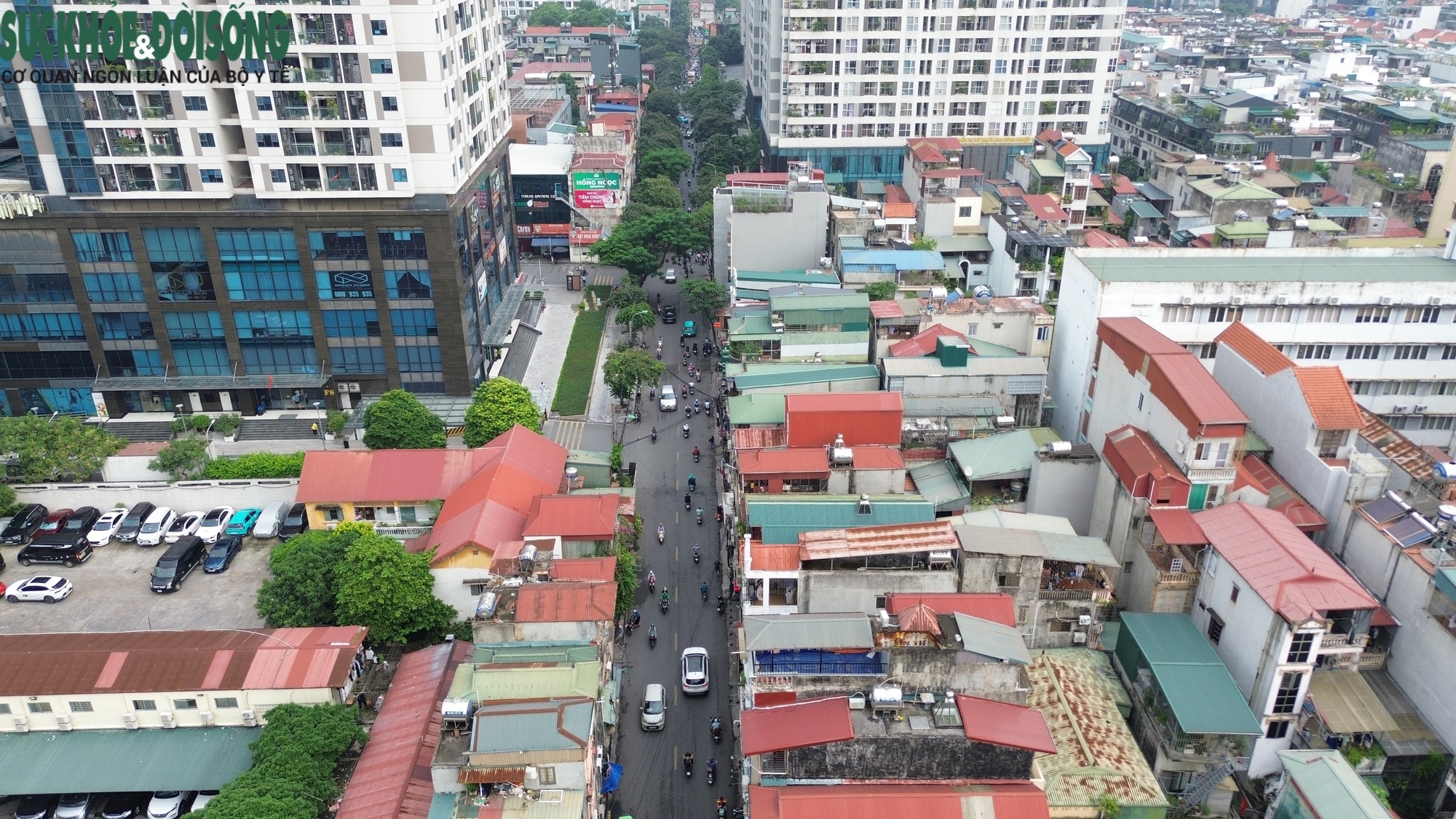 Người dân chen chúc trên tuyến đường vướng giải phóng mặt bằng không thể mở rộng- Ảnh 6.