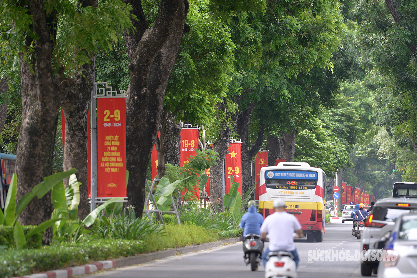 Hà Nội rực rỡ cờ hoa chào mừng Cách mạng tháng Tám và Quốc khánh 2/9- Ảnh 1.