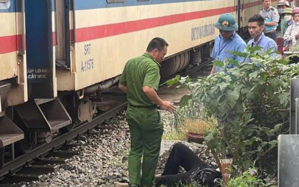 Một người tử vong vì cố tình lao vào đoàn tàu đang lưu thông