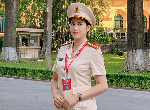 Cuộc sống viên mãn của nữ diễn viên mang quân hàm Thiếu tá công an- Ảnh 2.