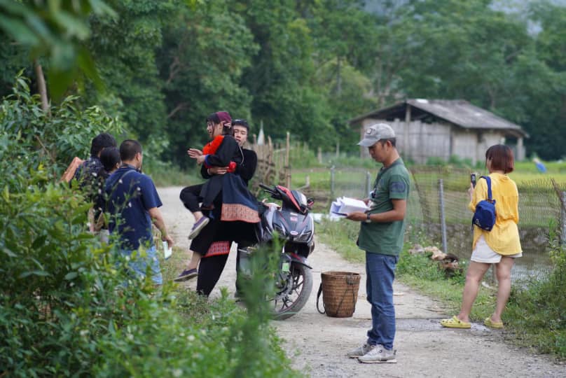 Khoảnh khắc đáng yêu không lên sóng của nữ chính 'Đi giữa trời rực rỡ'- Ảnh 2.