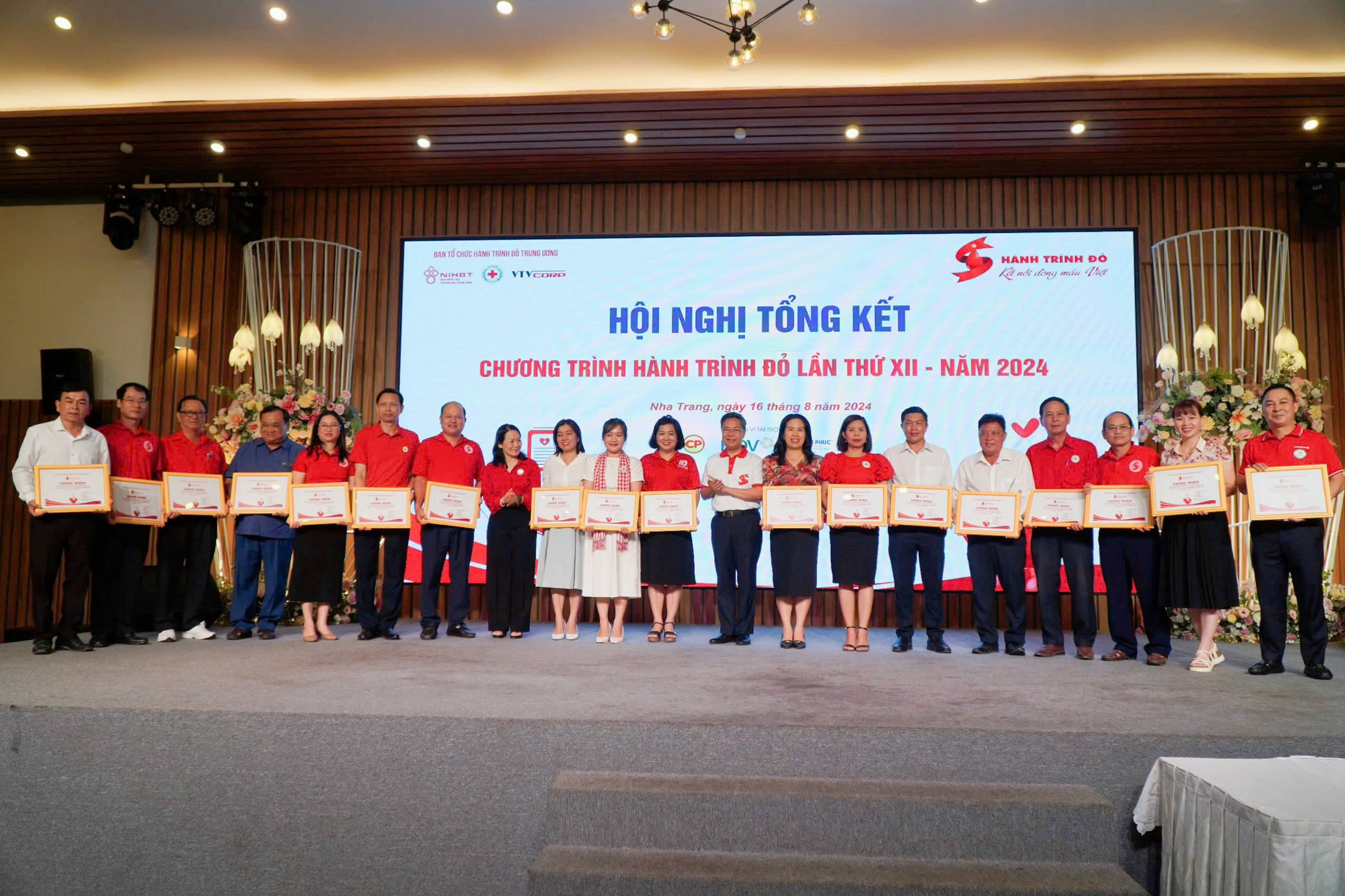 Hành trình Đỏ 2024 thúc giục hàng trăm ngàn trái tim nhân ái hiến máu, thu về trên 128.000 đơn vị- Ảnh 4.