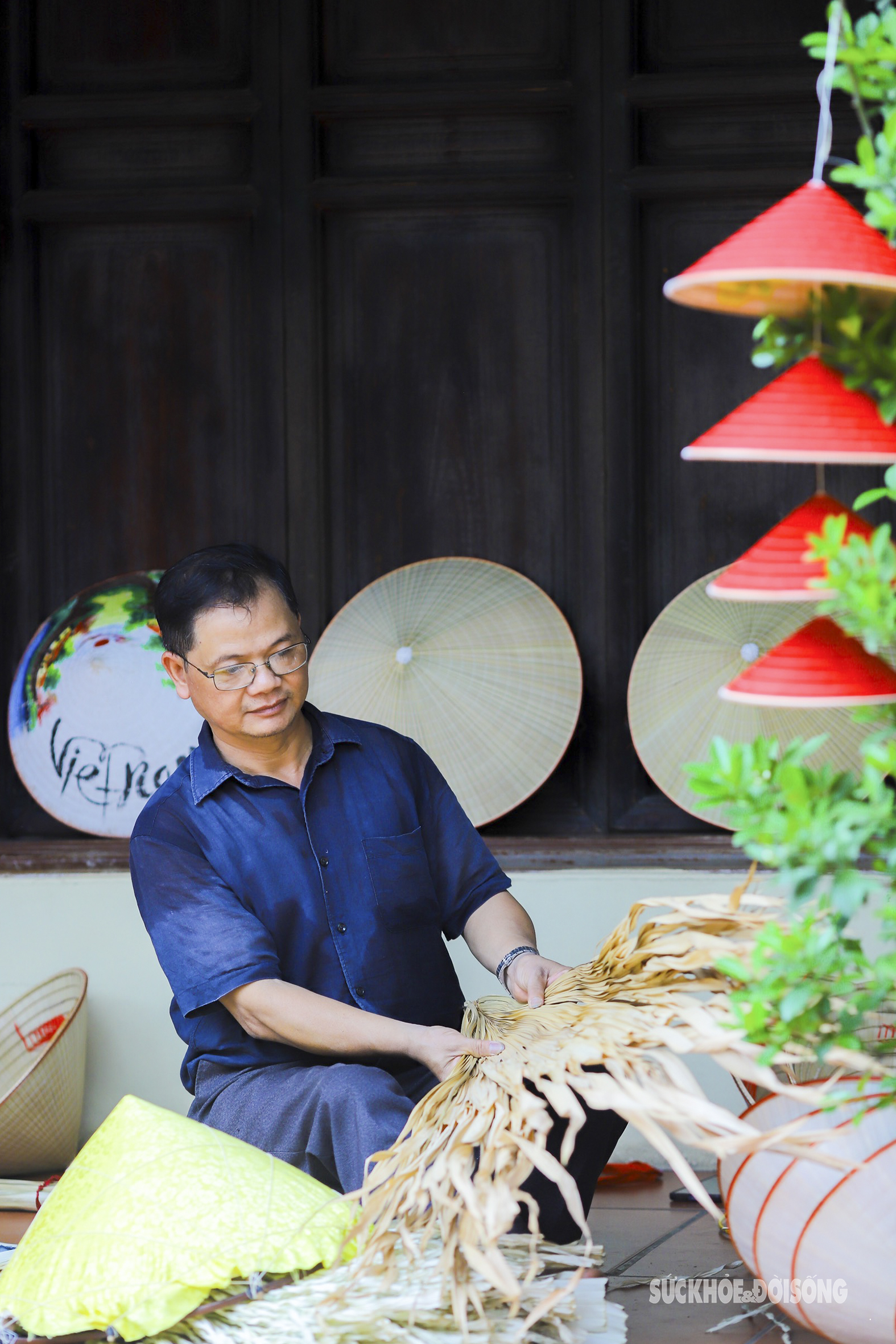 Người đàn ông mê khâu nón giữ ‘hồn’ văn hóa Việt- Ảnh 4.