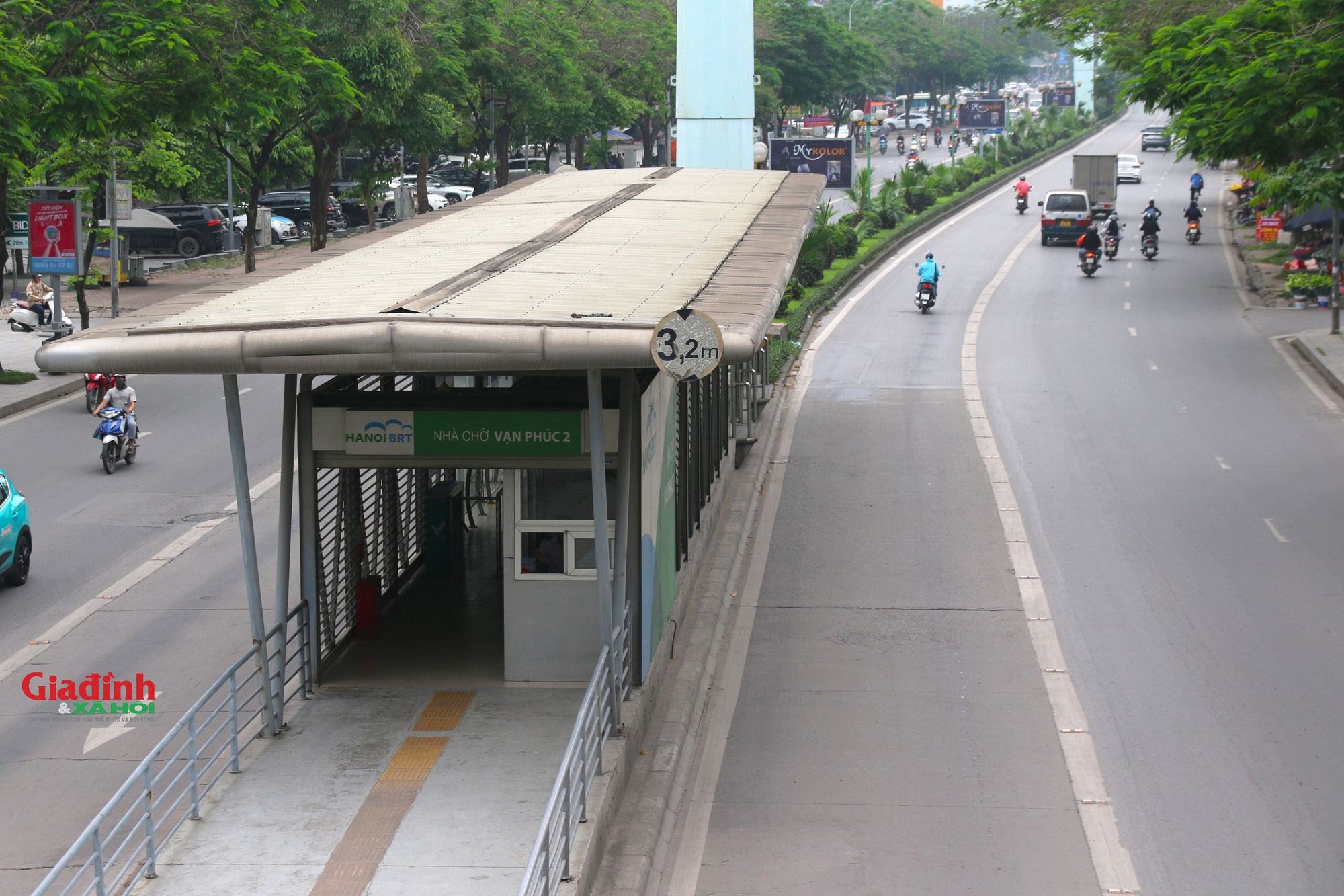 Hà Nội: Sẽ xén vỉa hè, dải phân cách dọc tuyến buýt nhanh BRT để giảm thiểu ùn tắc- Ảnh 1.