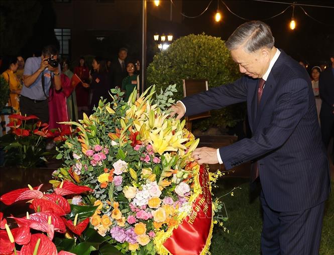 Tổng Bí thư, Chủ tịch nước Tô Lâm thăm Đại sứ quán và gặp gỡ cộng đồng người Việt Nam tại Trung Quốc- Ảnh 8.