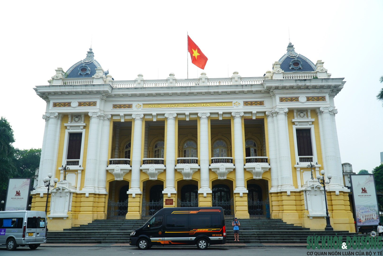 Cờ Tổ quốc tung bay mừng kỷ niệm Cách mạng Tháng Tám thành công- Ảnh 8.