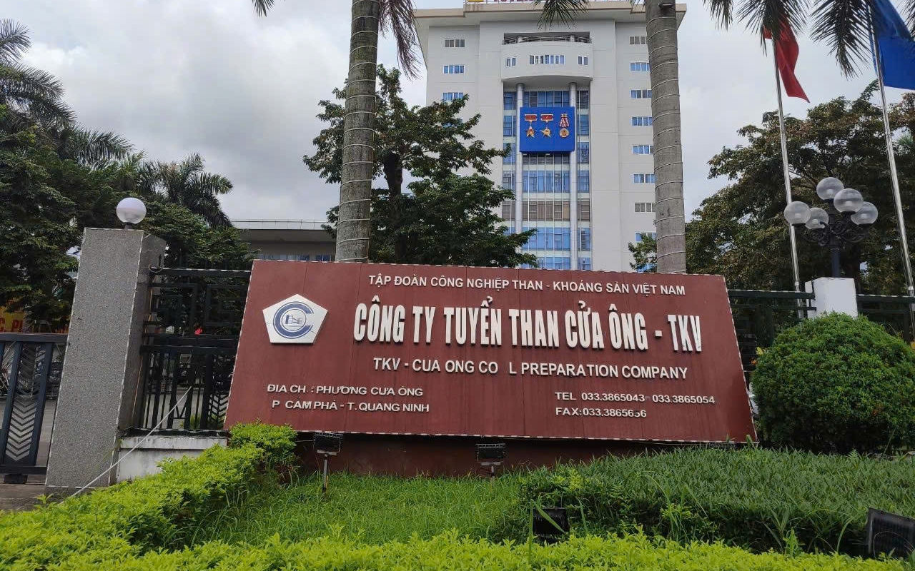 Một công nhân tử vong khi kiểm tra động cơ nâng hạ máy rót than