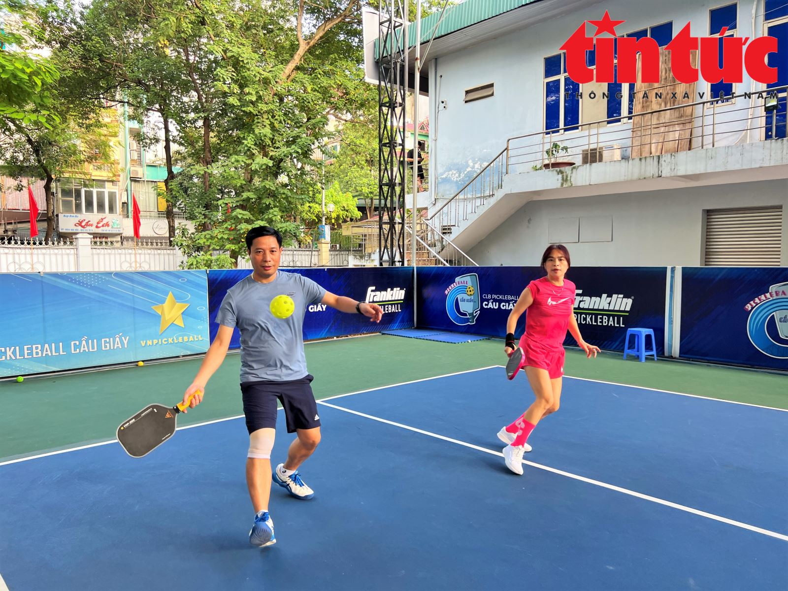 Môn thể thao '3 trong 1' pickleball được ưa chuộng- Ảnh 2.