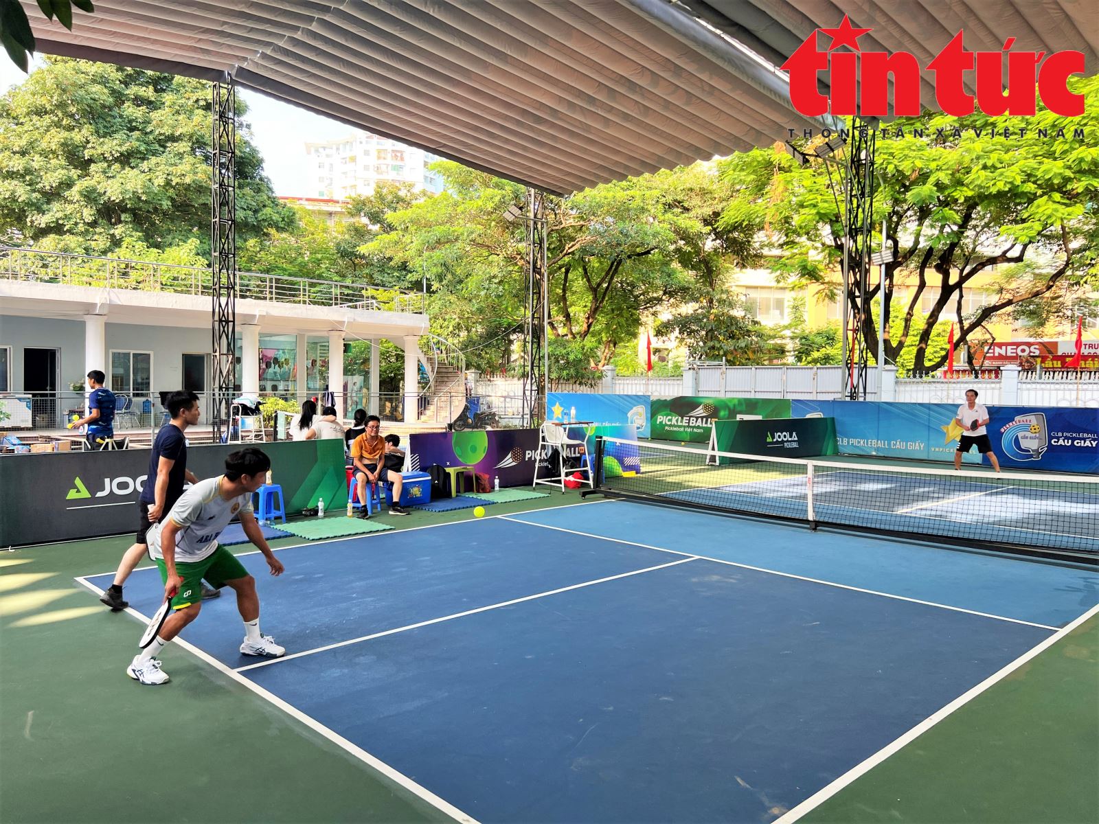 Môn thể thao '3 trong 1' pickleball được ưa chuộng- Ảnh 1.