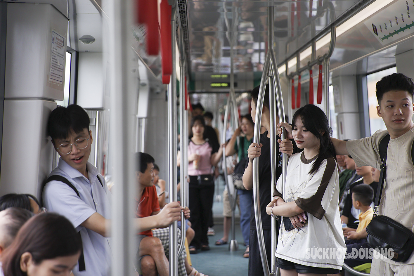 Hết miễn phí, hành khách vẫn chen nhau trải nghiệm tuyến metro Nhổn - Ga Hà Nội- Ảnh 11.