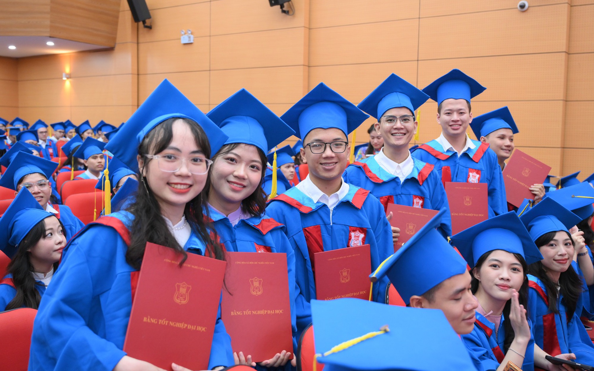 Tỷ lệ sinh viên Trường Đại học Y Hà Nội tốt nghiệp loại giỏi khá "khiêm tốn", vì sao?