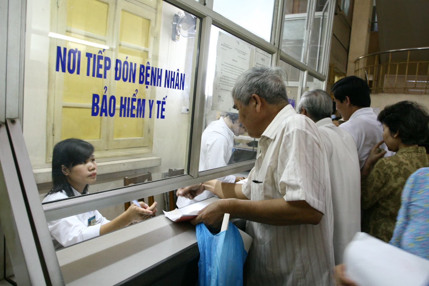 Bảo đảm thông suốt khám, chữa bệnh BHYT, không ảnh hưởng đến quyền lợi của người bệnh- Ảnh 1. Bảo đảm thông suốt khám, chữa bệnh BHYT, không ảnh hưởng đến quyền lợi của người bệnh- Ảnh 1.