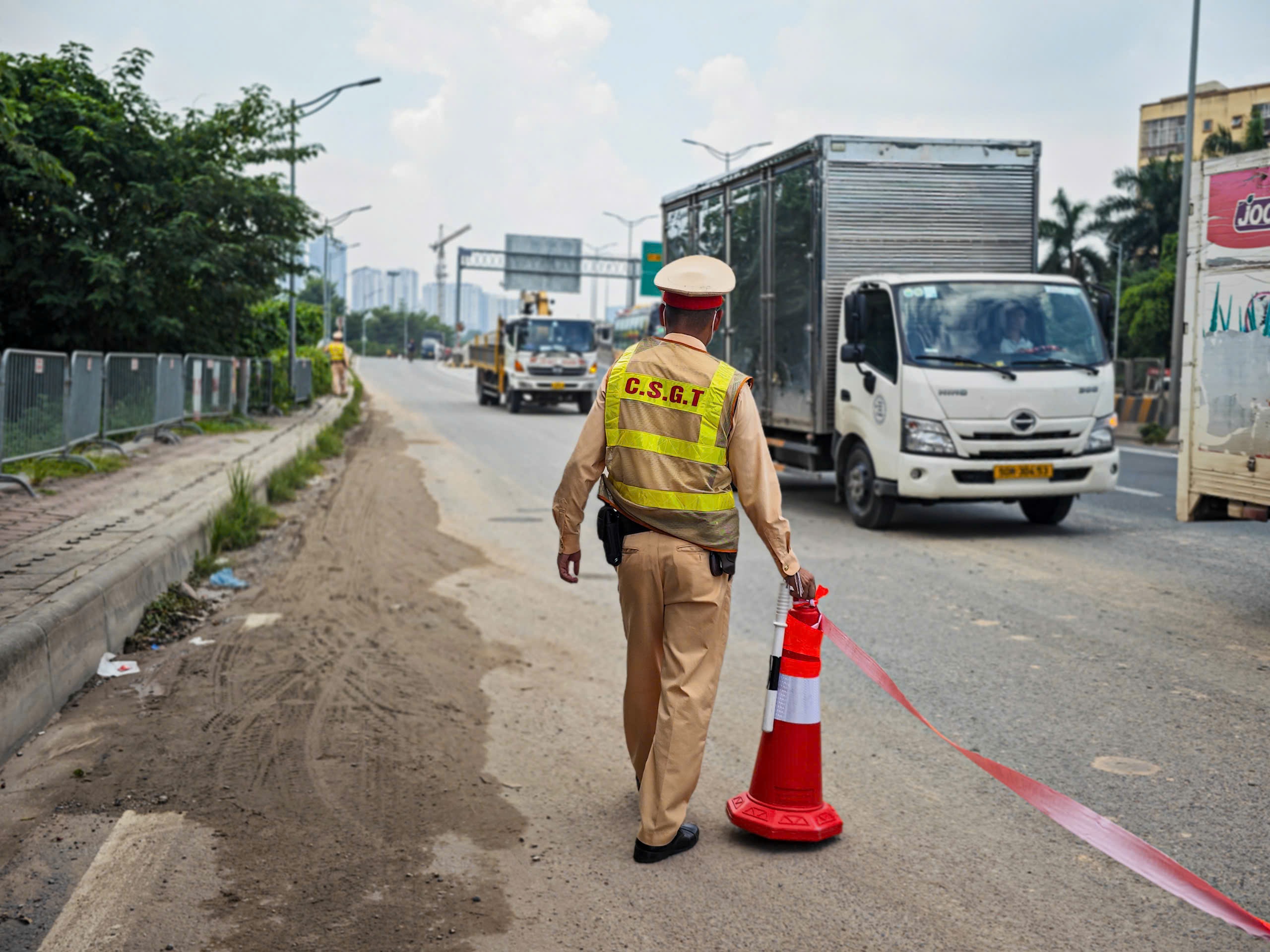 CSGT kiểm tra từng phương tiện xuất bến để bảo đảm an toàn giao thông dịp 2/9- Ảnh 13.