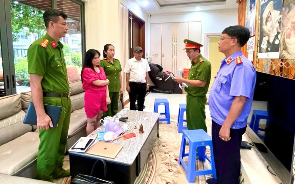 &quot;Nổ&quot; quen nhiều lãnh đạo, nữ giám đốc lừa đảo hàng tỷ đồng