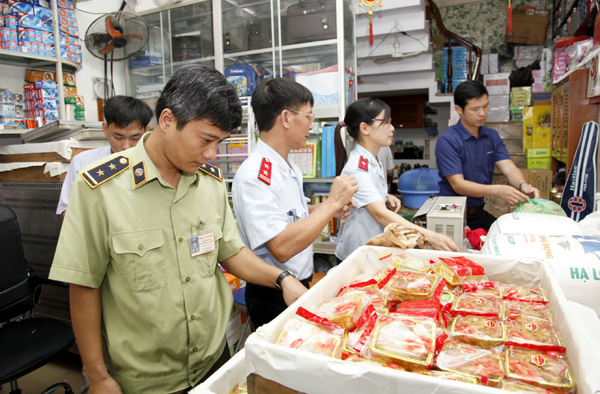 Phó Thủ tướng Lê Thành Long chỉ đạo 3 Bộ cùng tăng cường kiểm tra đột xuất về ATTP toàn quốc- Ảnh 1.