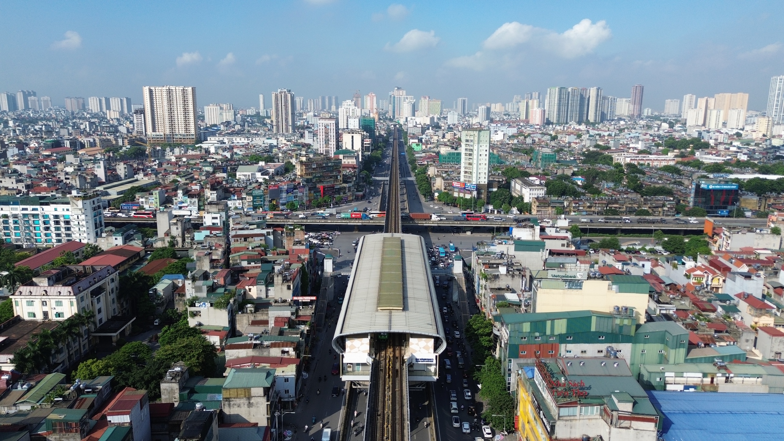 Giao thông Hà Nội 'trên đông, dưới thoáng' trong ngày đầu nghỉ lễ 2/9- Ảnh 14.