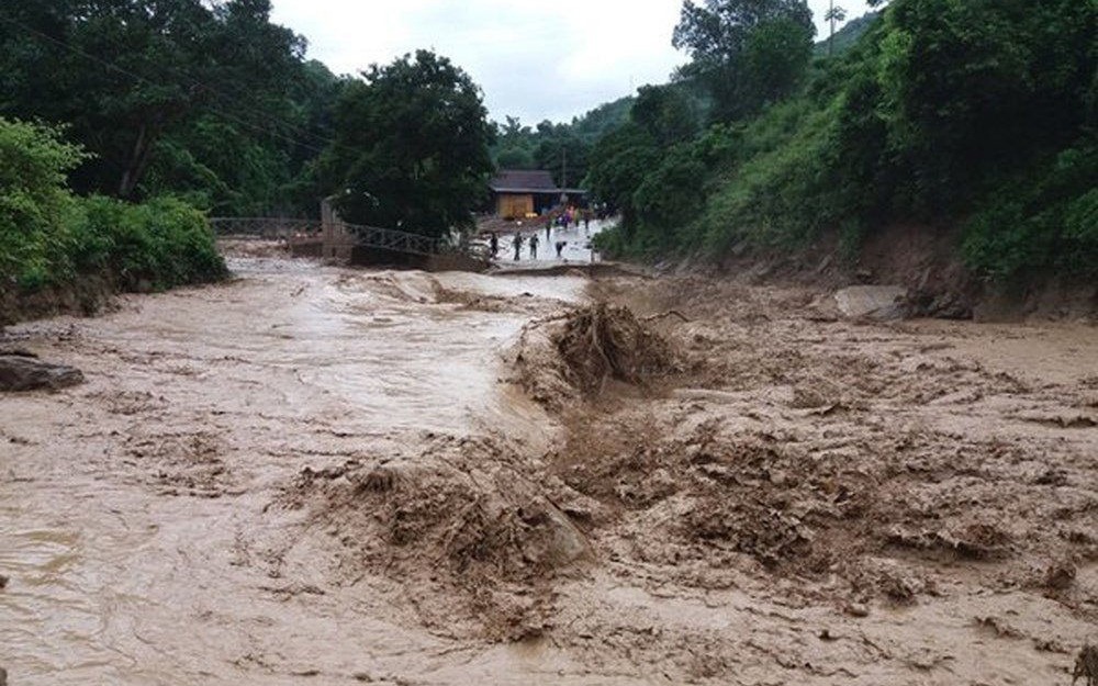 Thủ tướng chỉ đạo ứng phó nguy cơ bão mạnh, lũ lụt, sạt lở đất