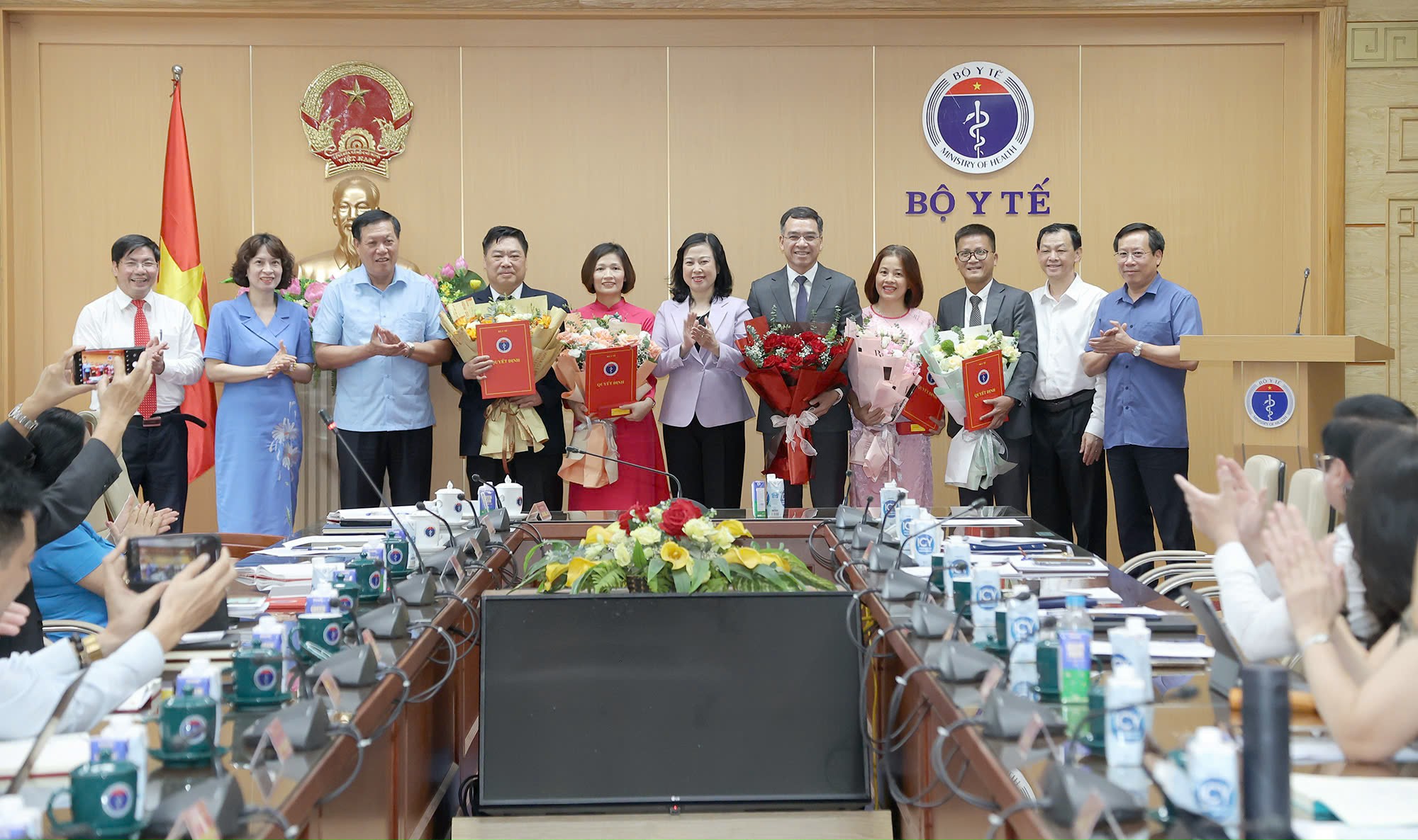 Điều động, bổ nhiệm, bổ nhiệm lại lãnh đạo nhiều đơn vị thuộc Bộ Y tế- Ảnh 1.