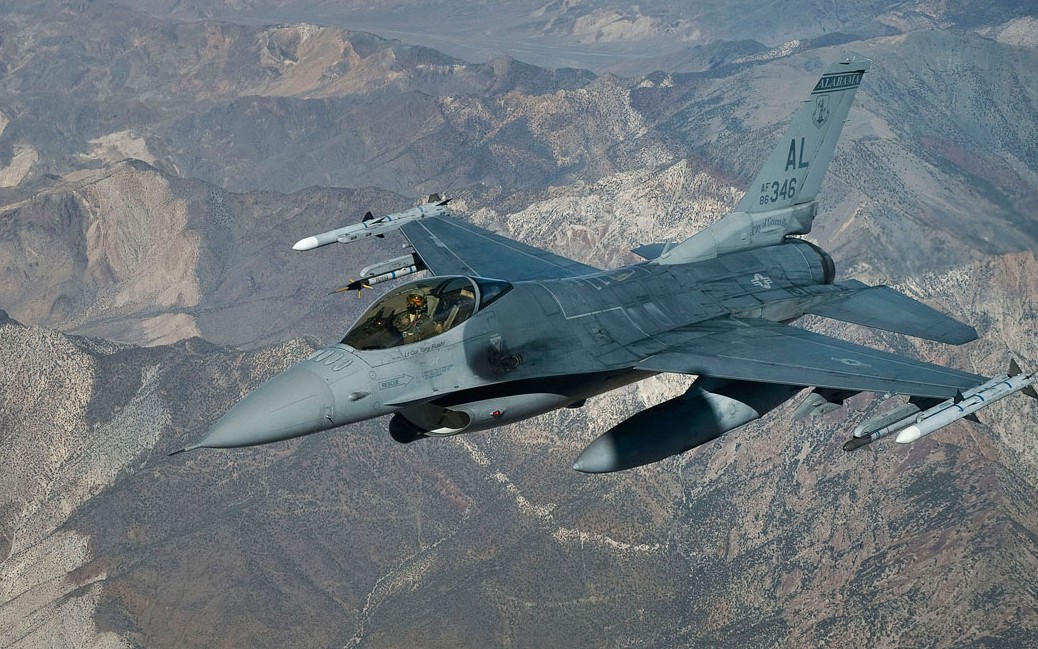 Tiêm kích F-16 lần đầu tiên xuất hiện ở vùng đặc nhiệm