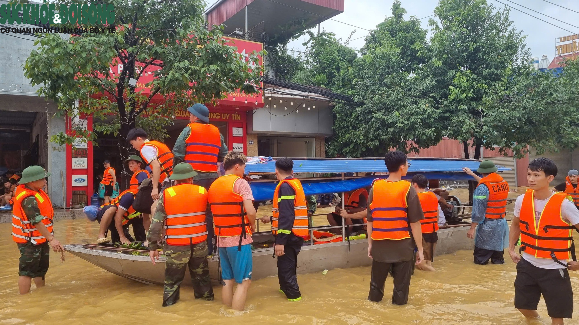 Cứu người dân khỏi tâm lũ Thái Nguyên- Ảnh 5.