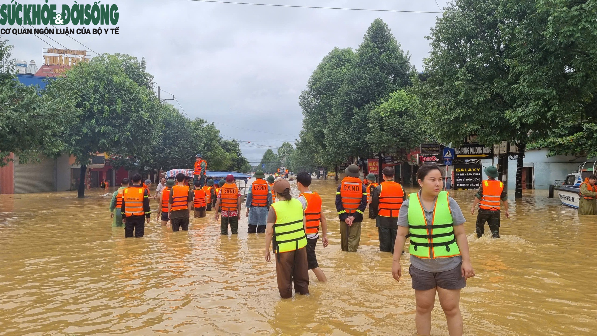 Cứu người dân khỏi tâm lũ Thái Nguyên- Ảnh 9.