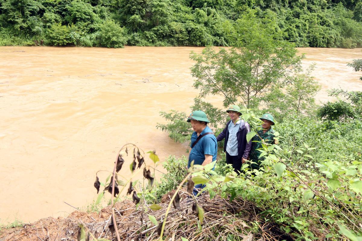 Một bản hơn 400 người ở biên giới Nghệ An bị cô lập hoàn toàn do mưa lũ- Ảnh 2.