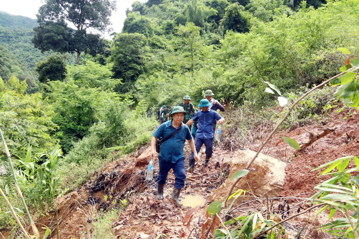 Một bản hơn 400 người ở biên giới Nghệ An bị cô lập hoàn toàn do mưa lũ- Ảnh 1.