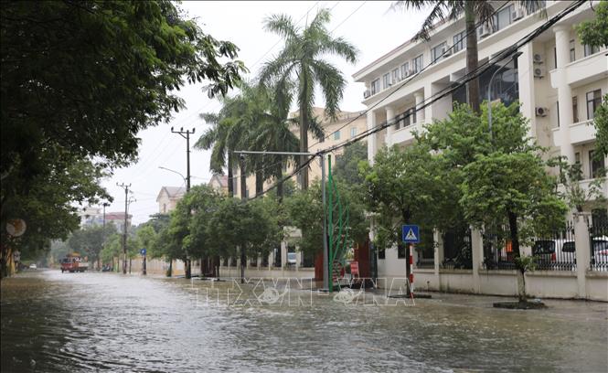 Thái Nguyên: Nước lũ vẫn ở mức cao, nhiều tuyến phố ngập sâu trong nước- Ảnh 4.