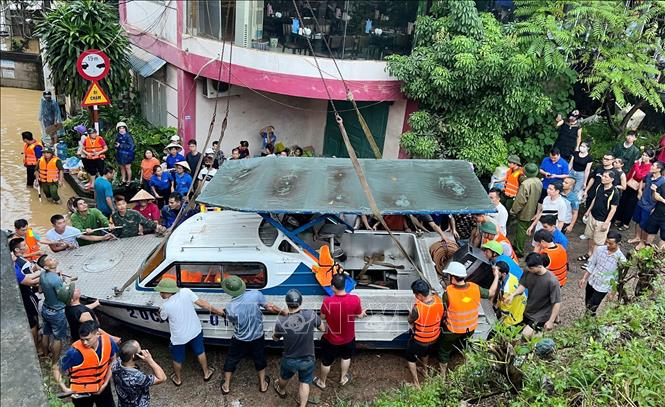 Thái Nguyên: Nước lũ vẫn ở mức cao, nhiều tuyến phố ngập sâu trong nước- Ảnh 5.