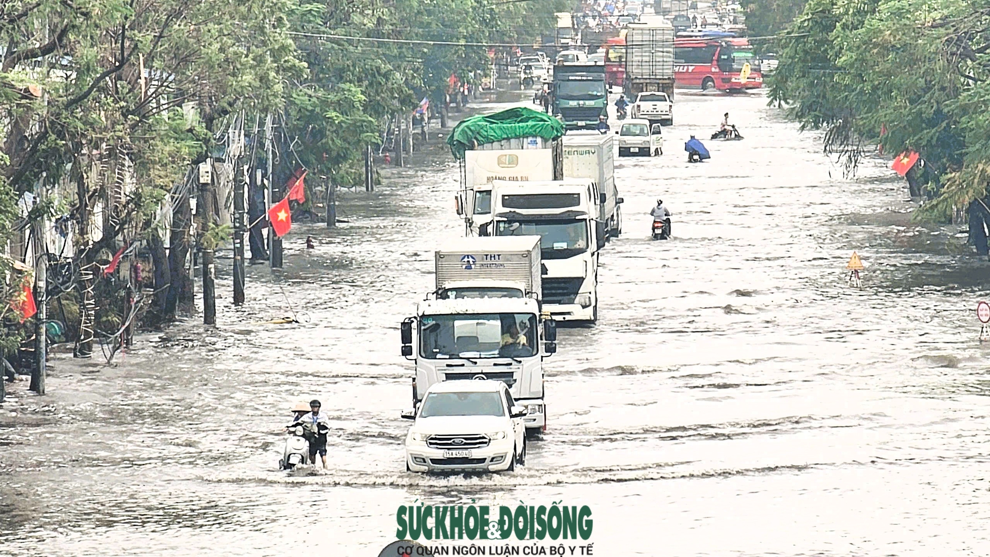 Hải Phòng: Cảnh báo lũ trên các sông vượt báo động 2, nhiều tuyến phố nội thành ngập - Ảnh 4.