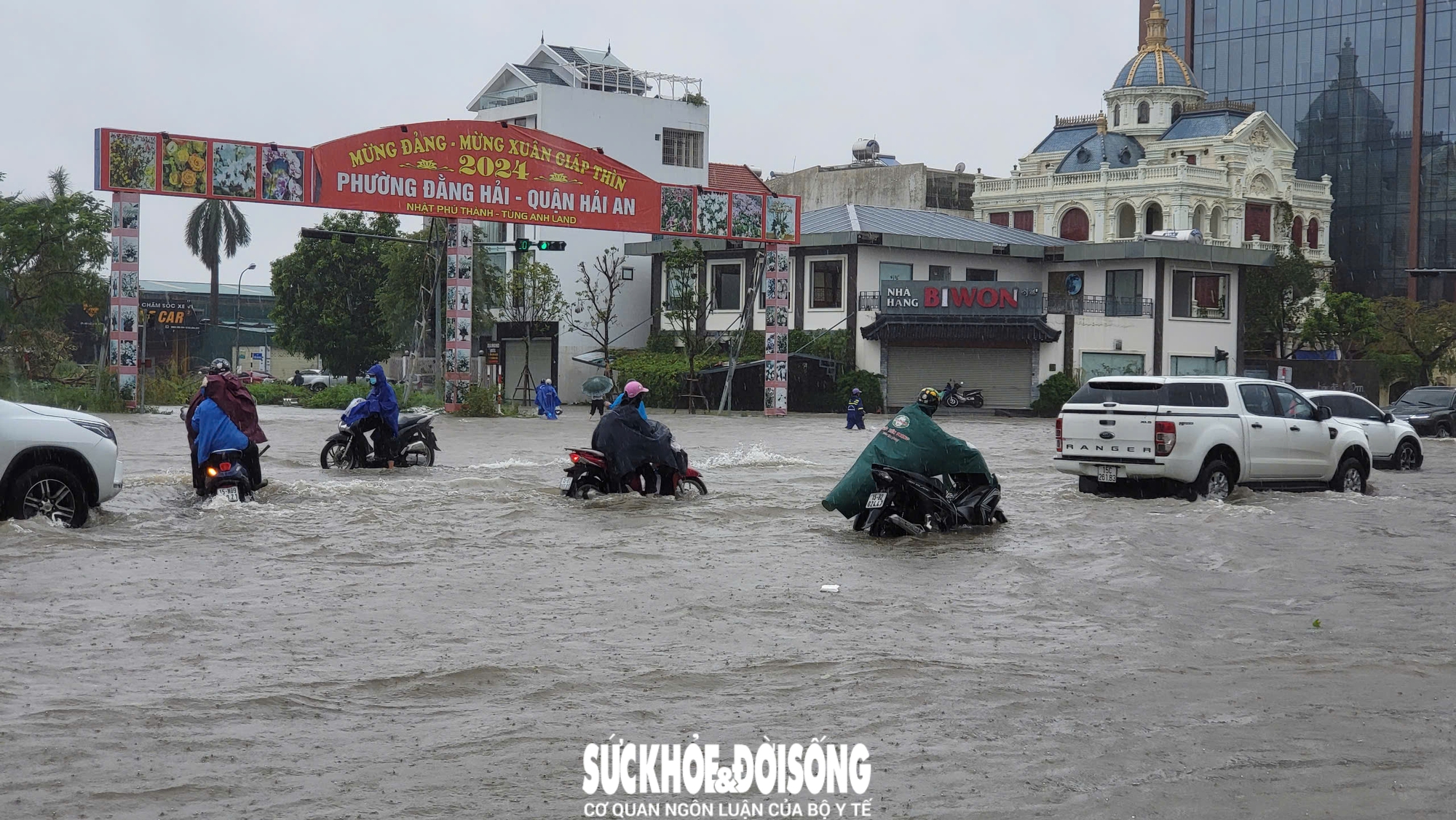 Hải Phòng: Cảnh báo lũ trên các sông vượt báo động 2, nhiều tuyến phố nội thành ngập - Ảnh 9.