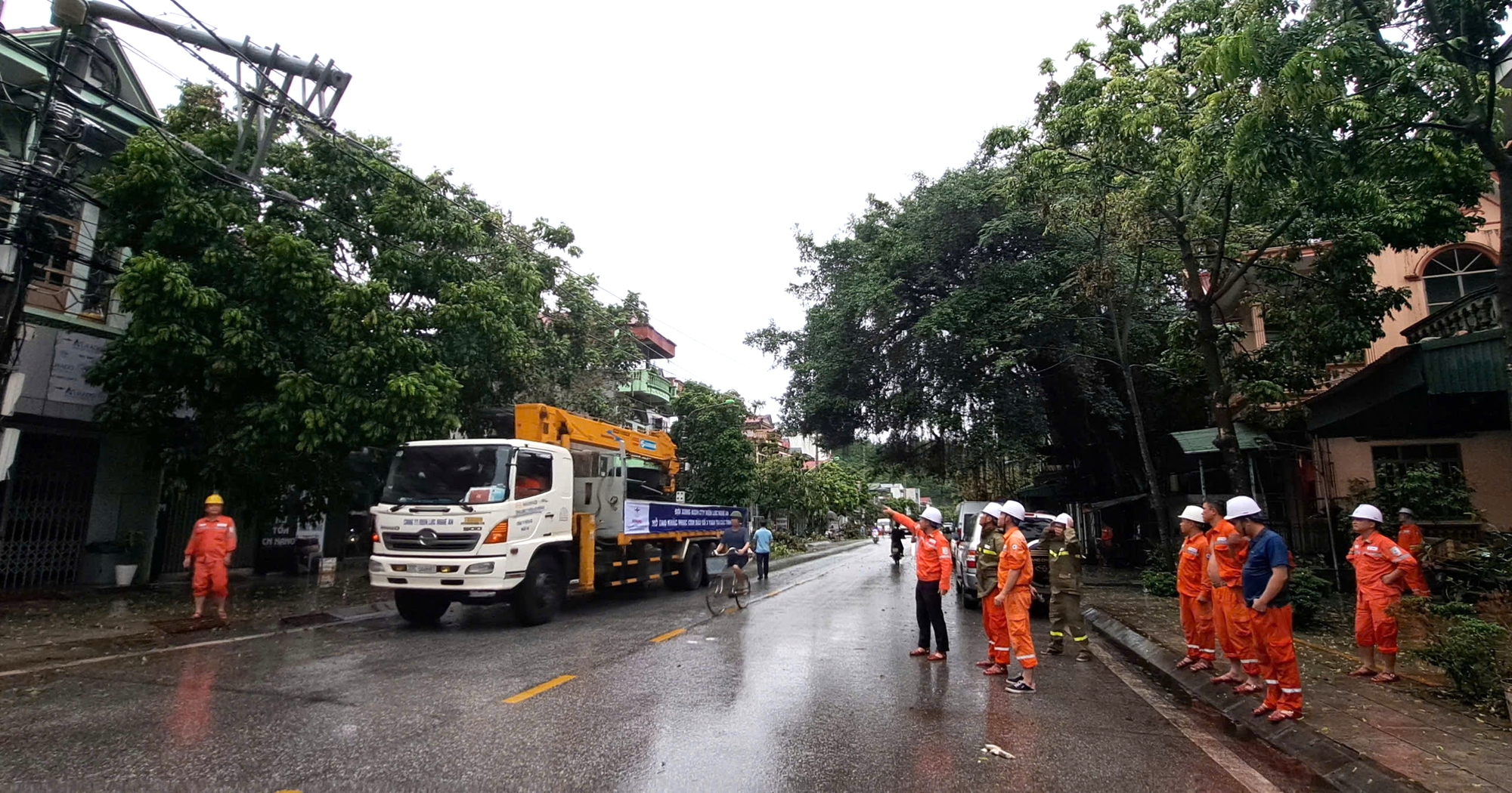 Nghệ An huy động lực lượng hỗ trợ khắc phục hậu quả bão số 3 ở miền Bắc- Ảnh 1.