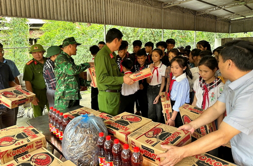 Nghệ An: Nước sông Nậm Nơn dâng cao, căng mình khắc phục các điểm sạt lở- Ảnh 3.