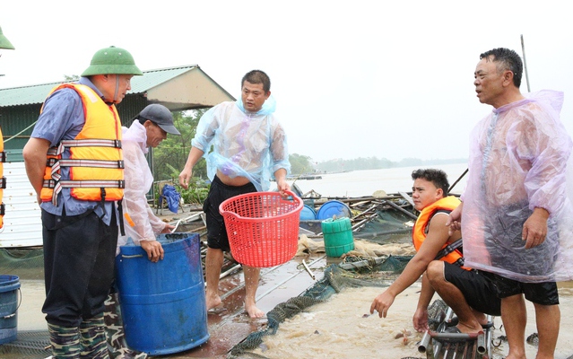 Phó Thủ tướng Thường trực Chính phủ: Hà Nam cần bảo đảm an toàn tuyệt đối cho người dân trước mưa lũ